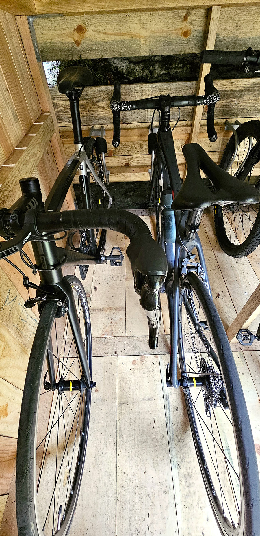 10-location-de-gite-cyclistes Espace de nettoyage des vélos au gîte Les Échappées Belles à Antignac