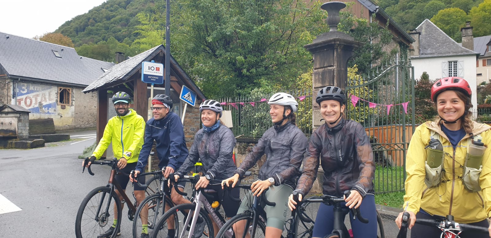 45-location-de-gite-groupe-pyrenees Club cycliste en stage vélo dans les Pyrénées, au départ de Luchon